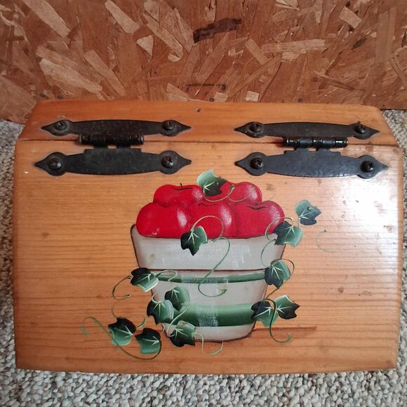 WOODEN APPLE RECIPE BOX - Picture 4 of 4